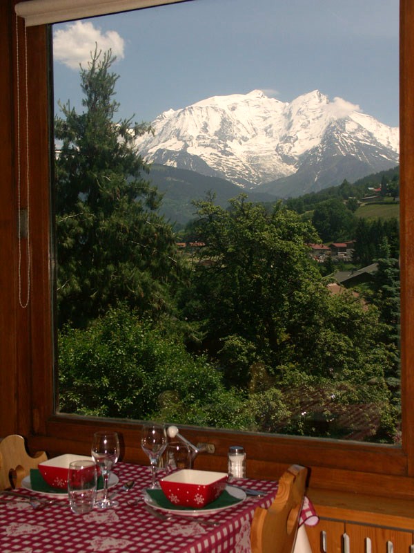table with the Mont-Blanc